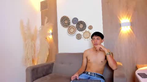 Snapshot of ambar_a_camilo chatting on June 19, 11:47 am Ambar and Camilo online show from June 19, 11:47 am