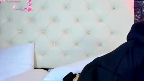   online show from March 10, 9:43 am