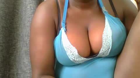 Mia online show from December 19, 8:13 am