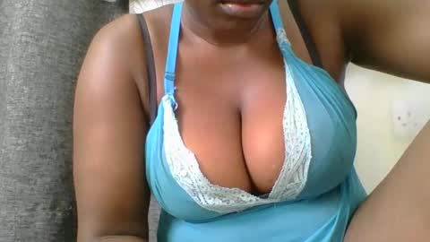 Mia online show from December 24, 8:33 am