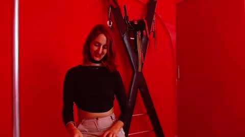 ambar_roux1 online show from February 11, 9:56 pm