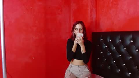 ambar_roux1 online show from February 17, 2:59 pm