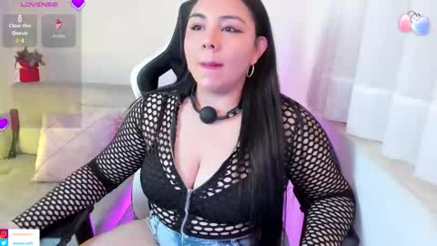 Snapshot of ambar_wells chatting on November 20, 6:07 pm ana online show from November 20, 6:07 pm