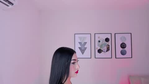 ambarevans_ online show from September 19, 11:33 am