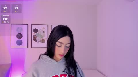 ambarevans_ online show from October 26, 11:49 am