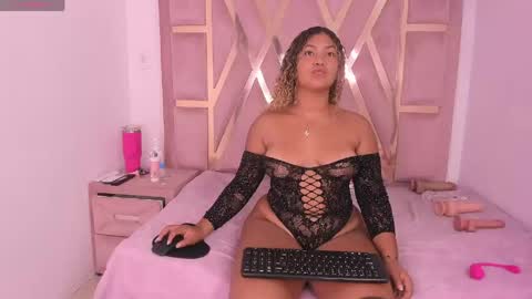 Snapshot of ambarglowasm chatting on June 5, 8:36 pm Ambar online show from June 5, 8:36 pm