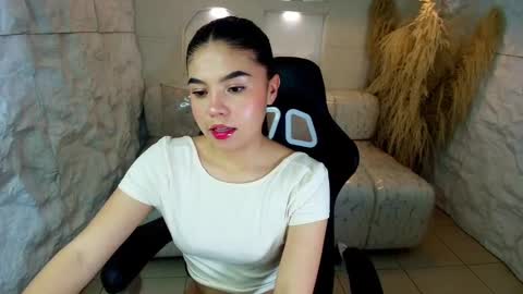 Snapshot of ambarina_r chatting on October 5, 3:16 am Ambarina online show from October 5, 3:16 am