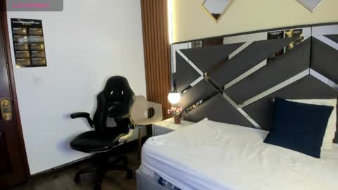 Ambar Ross online show from April 10, 1:27 pm