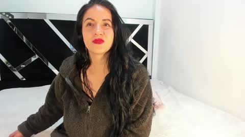 Snapshot of ambbermoon chatting on January 28, 9:19 am online show from January 28, 9:19 am