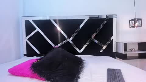 Snapshot of ambbermoon chatting on February 1, 3:52 am online show from February 1, 3:52 am