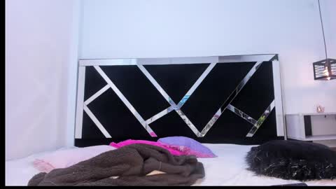 Snapshot of ambbermoon chatting on February 4, 3:33 am online show from February 4, 3:33 am