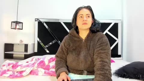 Snapshot of ambbermoon chatting on February 14, 10:49 am online show from February 14, 10:49 am