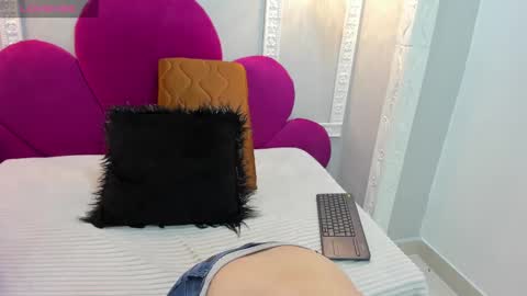 Snapshot of ambbermoon chatting on February 25, 3:20 am online show from February 25, 3:20 am