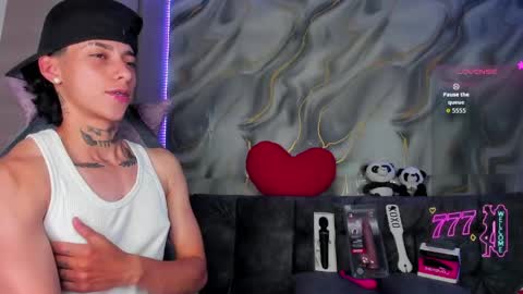 Snapshot of amber_adams_ chatting on May 8, 6:46 pm Amber online show from May 8, 6:46 pm