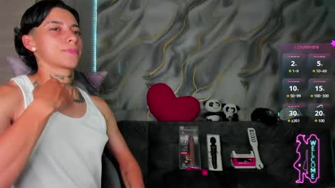 Snapshot of amber_adams_ chatting on June 1, 7:48 pm Amber online show from June 1, 7:48 pm