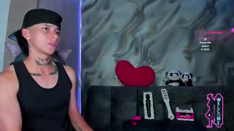 Snapshot of amber_adams_ chatting on June 25, 7:40 pm Amber online show from June 25, 7:40 pm