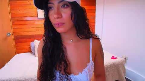 Snapshot of amber_curly chatting on September 24, 8:34 pm amber_curly online show from September 24, 8:34 pm