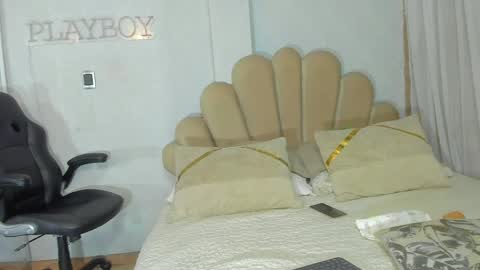 amber_harriis online show from April 23, 1:29 am