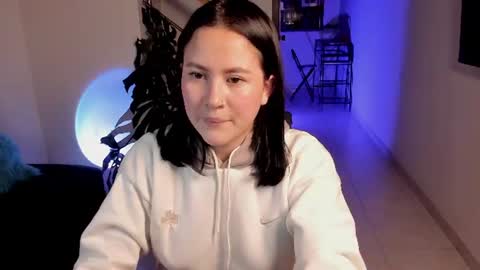 Vivi  online show from July 24, 3:59 am