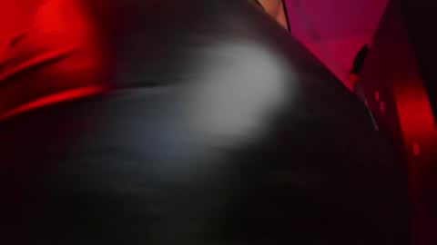 Snapshot of amber_smith20 chatting on February 9, 3:32 am find me here --- online show from February 9, 3:32 am