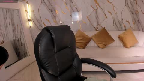 Snapshot of ambercolors_ chatting on October 25, 7:08 pm Amber online show from October 25, 7:08 pm