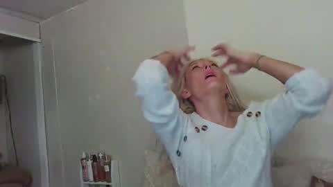 Kaligirll online show from November 9, 9:29 am