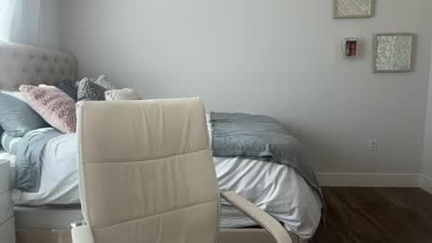 Amber online show from April 23, 9:06 pm