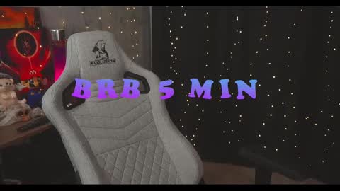 Snapshot of amberlyyy chatting on March 7, 9:29 am my name is Sonya but you can call me your favorite girl 3 online show from March 7, 9:29 am