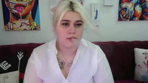 Snapshot of ambermonro chatting on September 11, 3:17 am Amber online show from September 11, 3:17 am