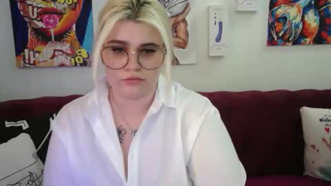 Snapshot of ambermonro chatting on September 15, 1:27 am Amber online show from September 15, 1:27 am