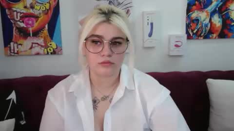 Snapshot of ambermonro chatting on September 17, 1:40 am Amber online show from September 17, 1:40 am