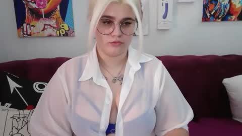 Snapshot of ambermonro chatting on September 25, 2:04 am Amber online show from September 25, 2:04 am