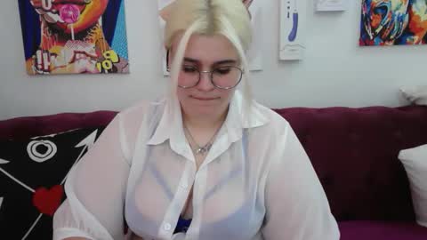 Snapshot of ambermonro chatting on September 30, 3:44 am Amber online show from September 30, 3:44 am