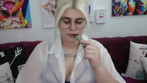 Snapshot of ambermonro chatting on October 7, 1:58 am Amber online show from October 7, 1:58 am