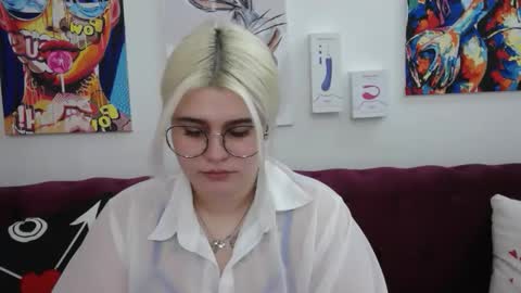 Snapshot of ambermonro chatting on October 8, 4:21 am Amber online show from October 8, 4:21 am