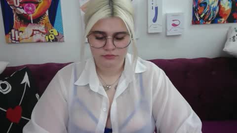 Snapshot of ambermonro chatting on October 10, 1:59 am Amber online show from October 10, 1:59 am