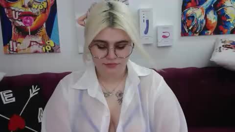 Snapshot of ambermonro chatting on October 13, 1:49 am Amber online show from October 13, 1:49 am