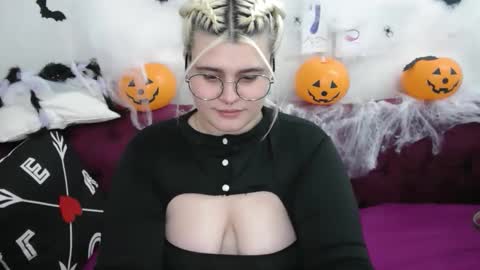 Snapshot of ambermonro chatting on October 21, 2:12 am Amber online show from October 21, 2:12 am