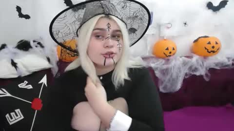 Snapshot of ambermonro chatting on October 23, 2:11 am Amber online show from October 23, 2:11 am