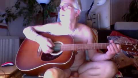 Snapshot of amberr11 chatting on November 17, 12:05 am Amberr11 online show from November 17, 12:05 am