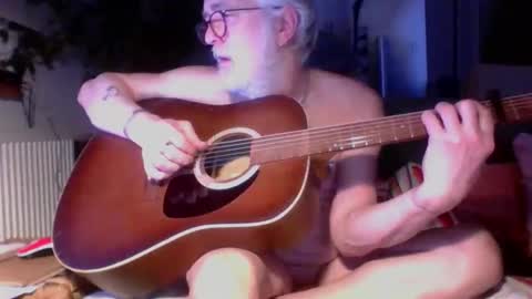 Snapshot of amberr11 chatting on December 14, 11:42 pm Amberr11 online show from December 14, 11:42 pm