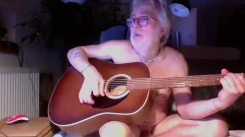 Snapshot of amberr11 chatting on January 7, 12:13 am Amberr11 online show from January 7, 12:13 am