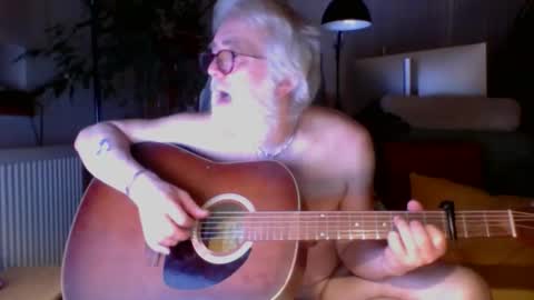 Snapshot of amberr11 chatting on February 9, 11:53 pm Amberr11 online show from February 9, 11:53 pm