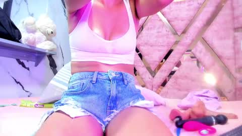 Amber online show from May 3, 6:25 pm