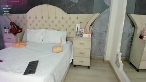 Snapshot of amberrgrey_ chatting on September 22, 6:43 pm Amber Grey online show from September 22, 6:43 pm