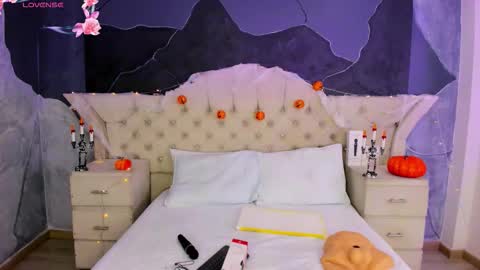 Snapshot of amberrgrey_ chatting on October 22, 6:18 pm Amber Grey online show from October 22, 6:18 pm