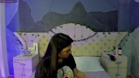 Snapshot of amberrgrey_ chatting on November 19, 6:52 pm Amber Grey online show from November 19, 6:52 pm