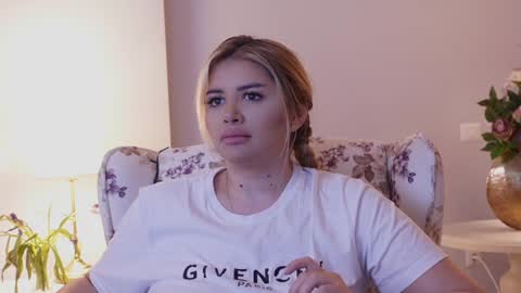 Amberseyes online show from January 22, 1:21 pm