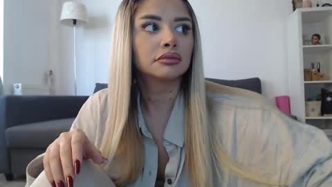 Amberseyes online show from September 19, 10:49 am