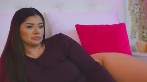 Amberseyes online show from March 12, 8:20 am